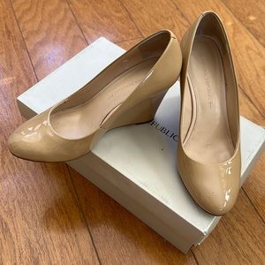 Banana Republic Nude leather wedges
